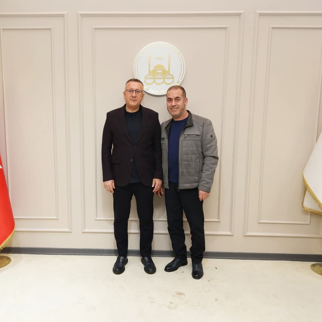 11 Ocak 2025 Cumartesi günü yapılan Adapazarı Muhtarlar Derneği seçimlerini kazanan Bayram Demirci ve Yönetim Kurulu ilk ziyaretini Adapazarı Belediye Başkanı Mutlu Işıksu'ya yaptı. ( İŞTE GÜNÜN ÖNE ÇIKAN FOTOĞRAF KARELERİ )