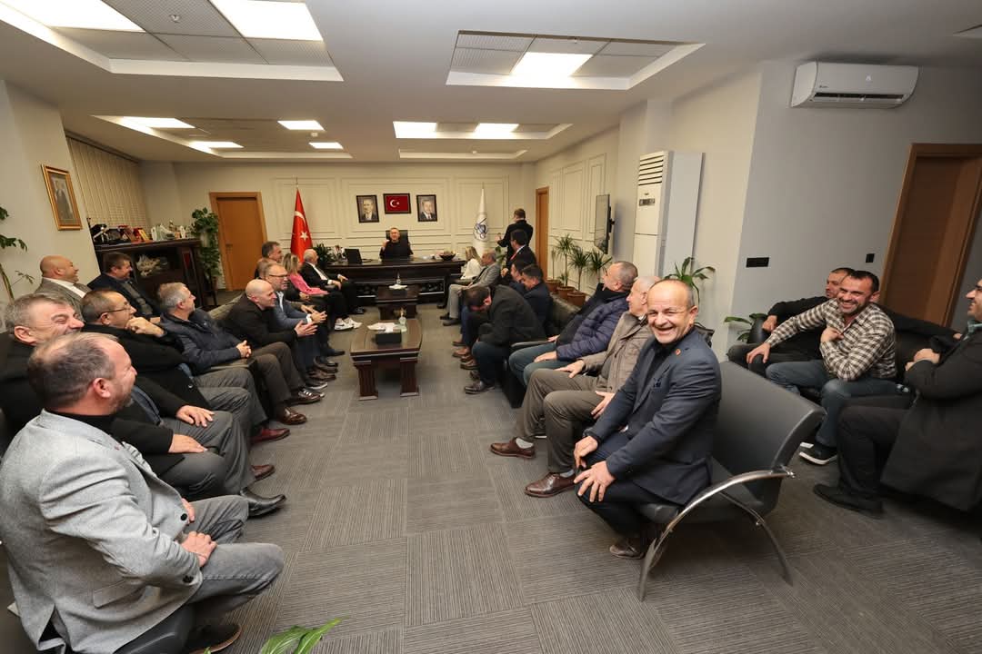 11 Ocak 2025 Cumartesi günü yapılan Adapazarı Muhtarlar Derneği seçimlerini kazanan Bayram Demirci ve Yönetim Kurulu ilk ziyaretini Adapazarı Belediye Başkanı Mutlu Işıksu'ya yaptı. ( İŞTE GÜNÜN ÖNE ÇIKAN FOTOĞRAF KARELERİ )