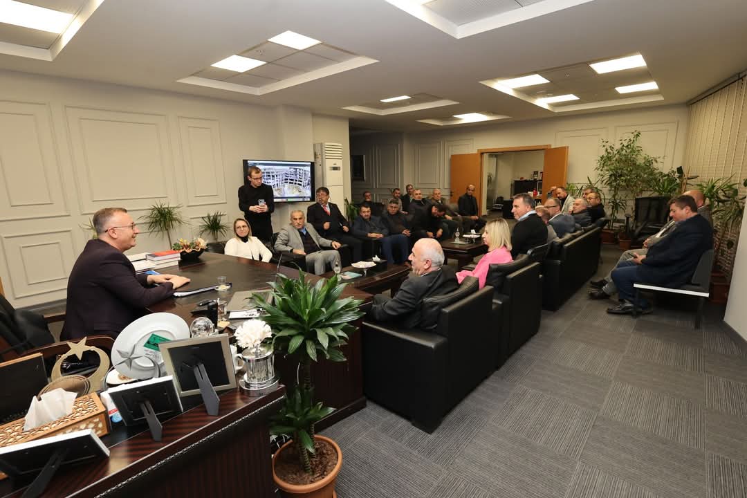 11 Ocak 2025 Cumartesi günü yapılan Adapazarı Muhtarlar Derneği seçimlerini kazanan Bayram Demirci ve Yönetim Kurulu ilk ziyaretini Adapazarı Belediye Başkanı Mutlu Işıksu'ya yaptı. ( İŞTE GÜNÜN ÖNE ÇIKAN FOTOĞRAF KARELERİ )