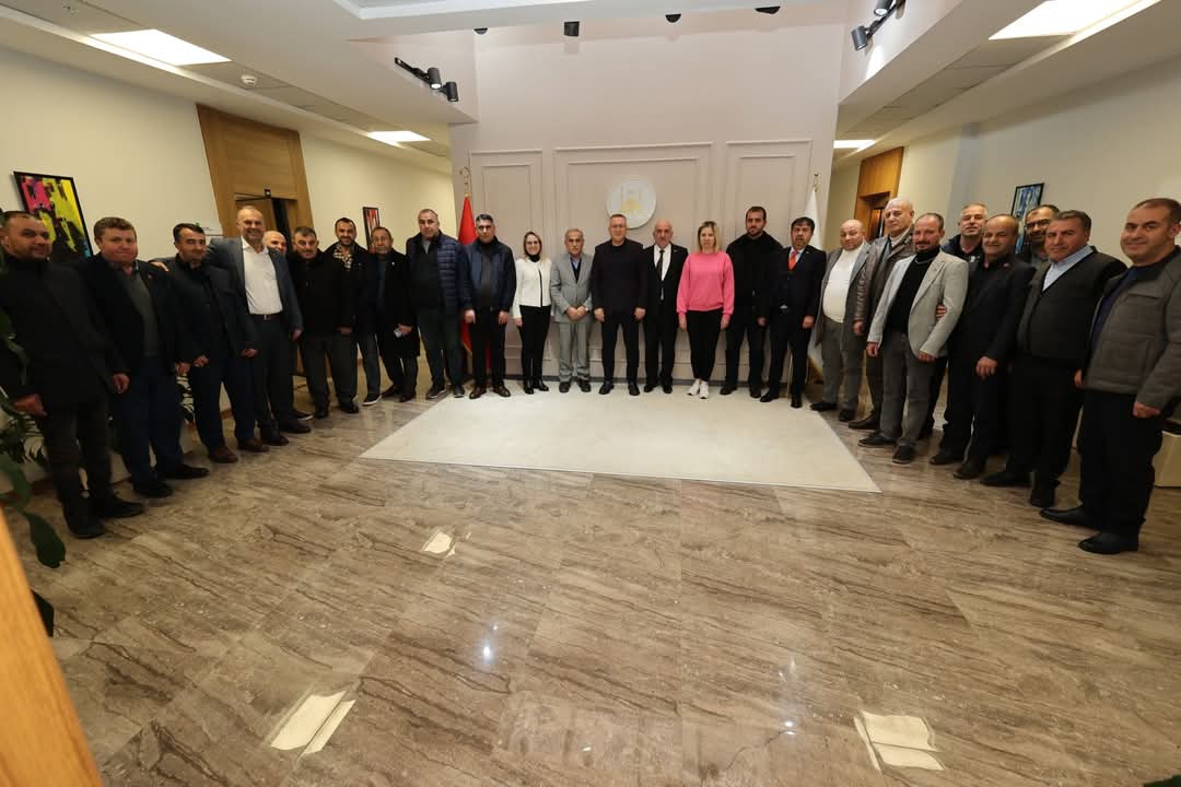 11 Ocak 2025 Cumartesi günü yapılan Adapazarı Muhtarlar Derneği seçimlerini kazanan Bayram Demirci ve Yönetim Kurulu ilk ziyaretini Adapazarı Belediye Başkanı Mutlu Işıksu'ya yaptı. ( İŞTE GÜNÜN ÖNE ÇIKAN FOTOĞRAF KARELERİ )