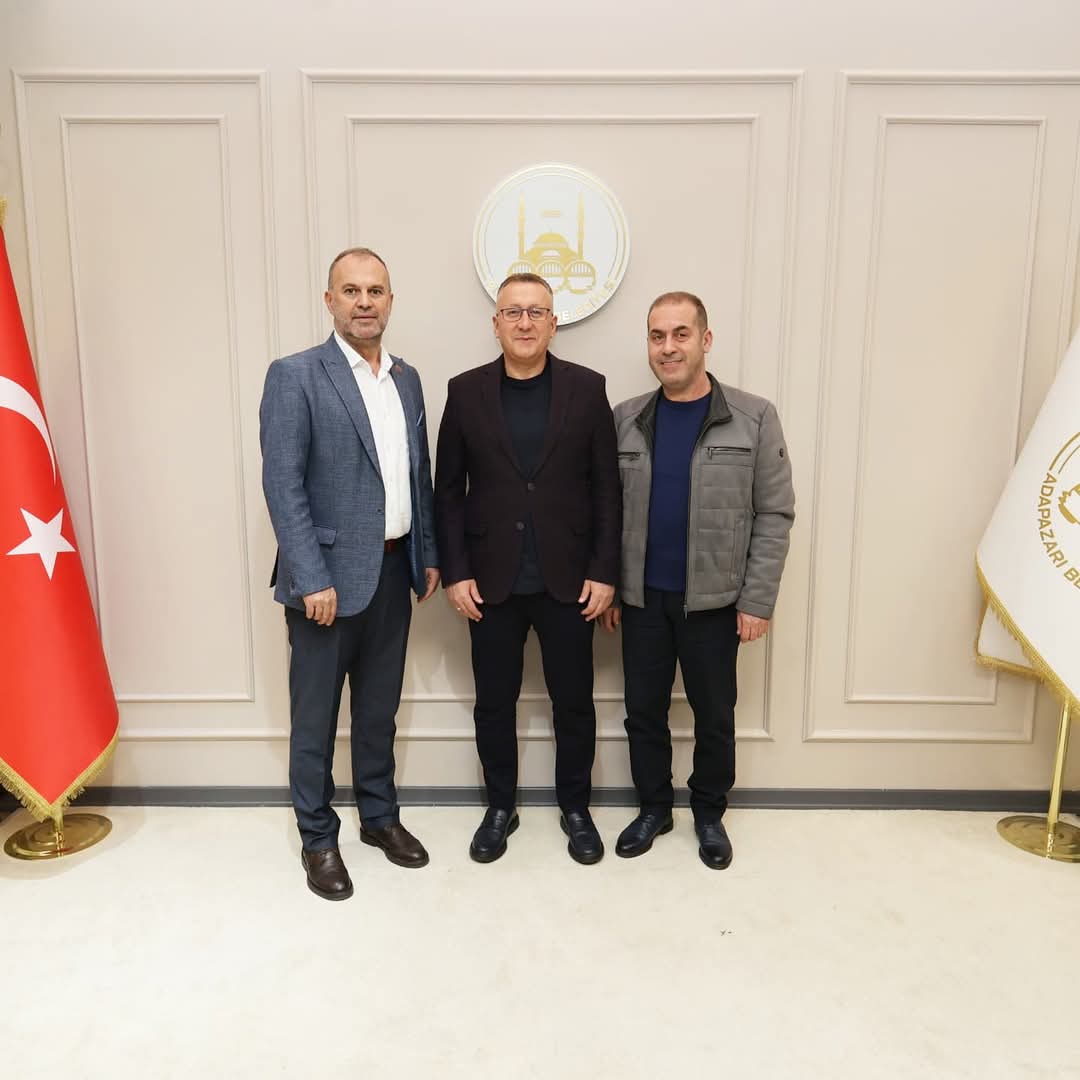11 Ocak 2025 Cumartesi günü yapılan Adapazarı Muhtarlar Derneği seçimlerini kazanan Bayram Demirci ve Yönetim Kurulu ilk ziyaretini Adapazarı Belediye Başkanı Mutlu Işıksu'ya yaptı. ( İŞTE GÜNÜN ÖNE ÇIKAN FOTOĞRAF KARELERİ )