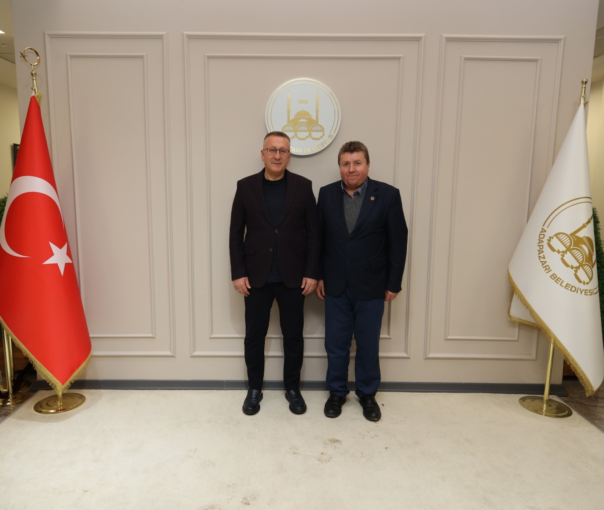 11 Ocak 2025 Cumartesi günü yapılan Adapazarı Muhtarlar Derneği seçimlerini kazanan Bayram Demirci ve Yönetim Kurulu ilk ziyaretini Adapazarı Belediye Başkanı Mutlu Işıksu'ya yaptı. ( İŞTE GÜNÜN ÖNE ÇIKAN FOTOĞRAF KARELERİ )