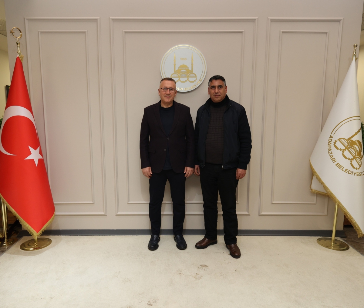 11 Ocak 2025 Cumartesi günü yapılan Adapazarı Muhtarlar Derneği seçimlerini kazanan Bayram Demirci ve Yönetim Kurulu ilk ziyaretini Adapazarı Belediye Başkanı Mutlu Işıksu'ya yaptı. ( İŞTE GÜNÜN ÖNE ÇIKAN FOTOĞRAF KARELERİ )