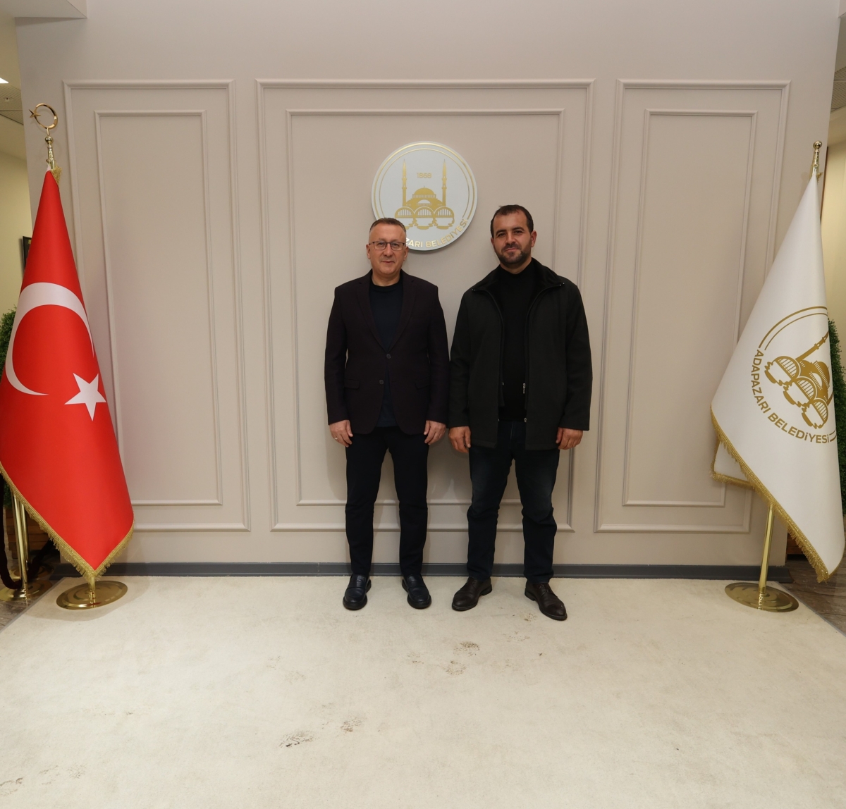 11 Ocak 2025 Cumartesi günü yapılan Adapazarı Muhtarlar Derneği seçimlerini kazanan Bayram Demirci ve Yönetim Kurulu ilk ziyaretini Adapazarı Belediye Başkanı Mutlu Işıksu'ya yaptı. ( İŞTE GÜNÜN ÖNE ÇIKAN FOTOĞRAF KARELERİ )