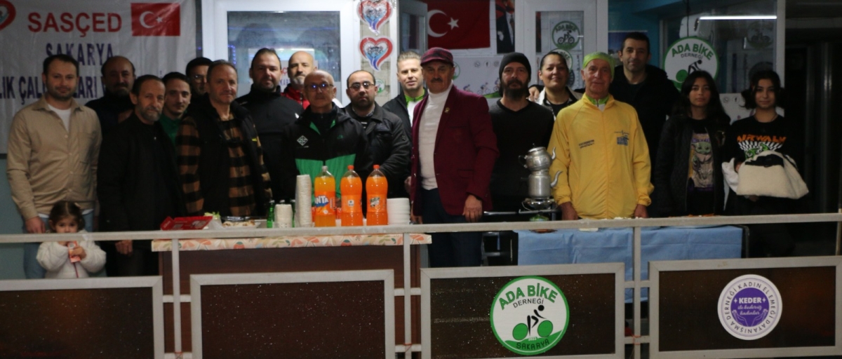 Ada Bisiklet Derneği 1. Yaşını Kutladı! Başkan Yavuz Akova’dan Üyelere Teşekkür Ada Bisiklet Derneği, 19 Ocak 2025 Pazar günü saat 15:00’da dernek binasında bir araya gelerek birinci yıl dönümünü kutladı. Coşkulu bir ortamda