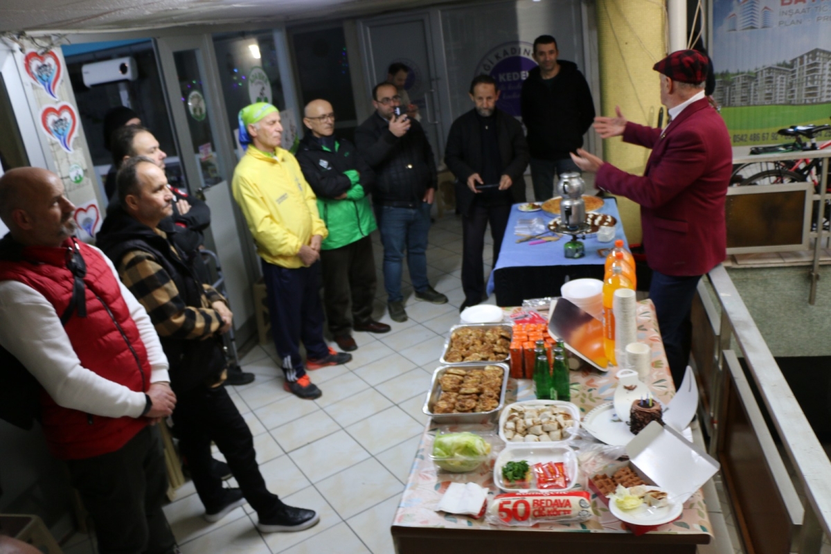 Ada Bisiklet Derneği 1. Yaşını Kutladı! Başkan Yavuz Akova’dan Üyelere Teşekkür Ada Bisiklet Derneği, 19 Ocak 2025 Pazar günü saat 15:00’da dernek binasında bir araya gelerek birinci yıl dönümünü kutladı. Coşkulu bir ortamda
