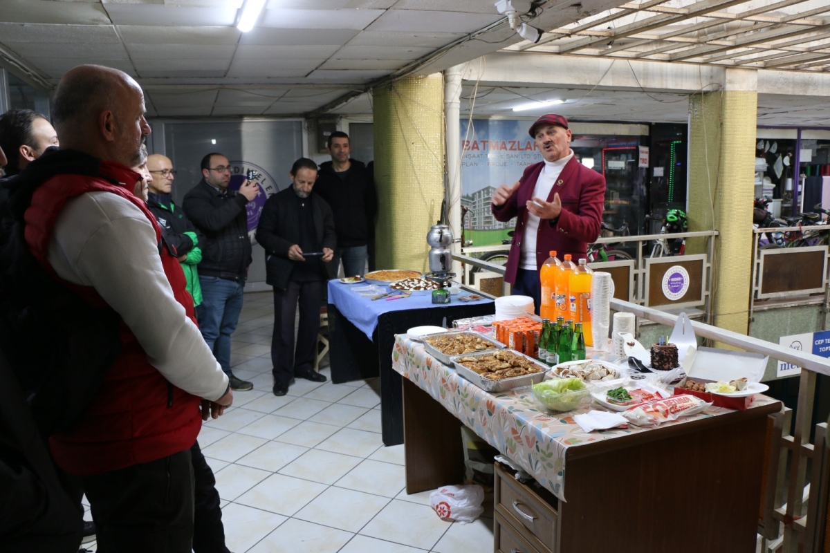 Ada Bisiklet Derneği 1. Yaşını Kutladı! Başkan Yavuz Akova’dan Üyelere Teşekkür Ada Bisiklet Derneği, 19 Ocak 2025 Pazar günü saat 15:00’da dernek binasında bir araya gelerek birinci yıl dönümünü kutladı. Coşkulu bir ortamda