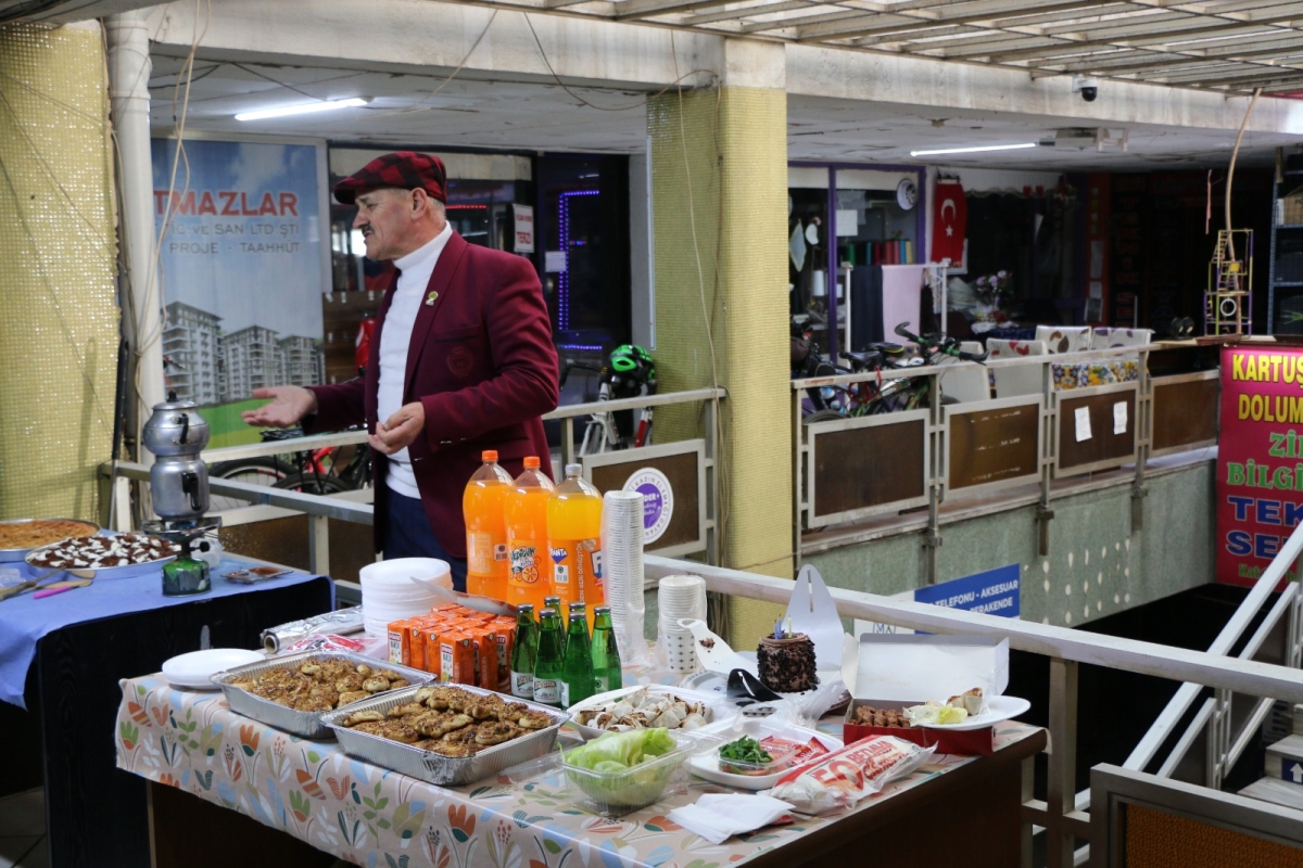 Ada Bisiklet Derneği 1. Yaşını Kutladı! Başkan Yavuz Akova’dan Üyelere Teşekkür Ada Bisiklet Derneği, 19 Ocak 2025 Pazar günü saat 15:00’da dernek binasında bir araya gelerek birinci yıl dönümünü kutladı. Coşkulu bir ortamda
