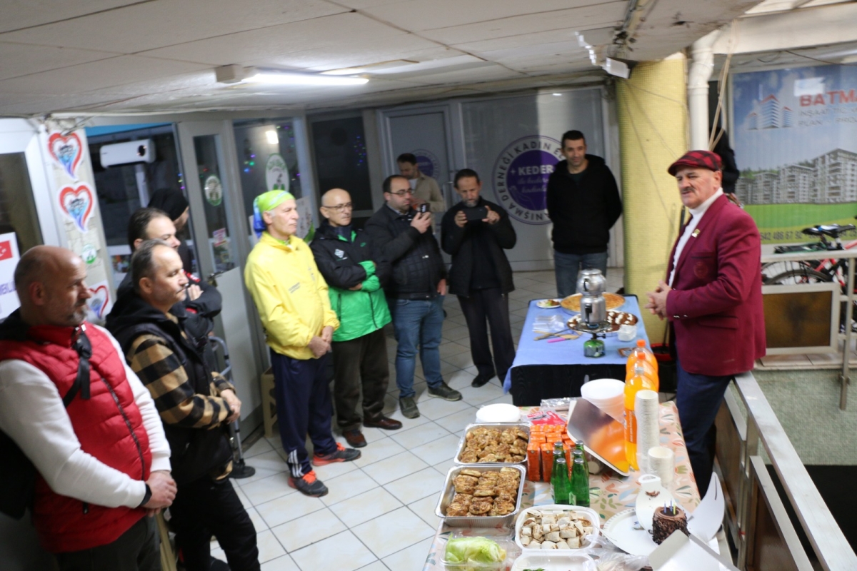 Ada Bisiklet Derneği 1. Yaşını Kutladı! Başkan Yavuz Akova’dan Üyelere Teşekkür Ada Bisiklet Derneği, 19 Ocak 2025 Pazar günü saat 15:00’da dernek binasında bir araya gelerek birinci yıl dönümünü kutladı. Coşkulu bir ortamda