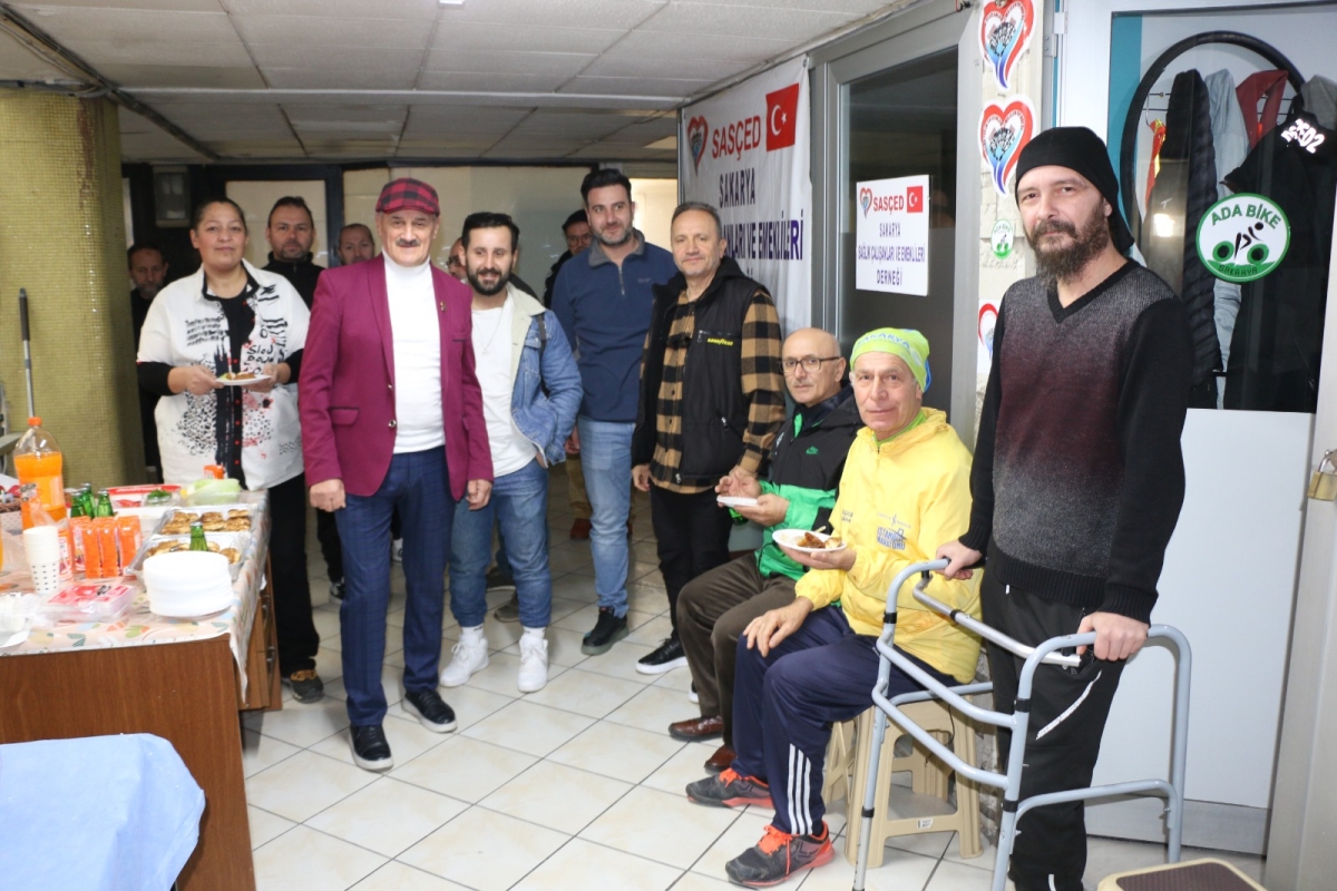 Ada Bisiklet Derneği 1. Yaşını Kutladı! Başkan Yavuz Akova’dan Üyelere Teşekkür Ada Bisiklet Derneği, 19 Ocak 2025 Pazar günü saat 15:00’da dernek binasında bir araya gelerek birinci yıl dönümünü kutladı. Coşkulu bir ortamda