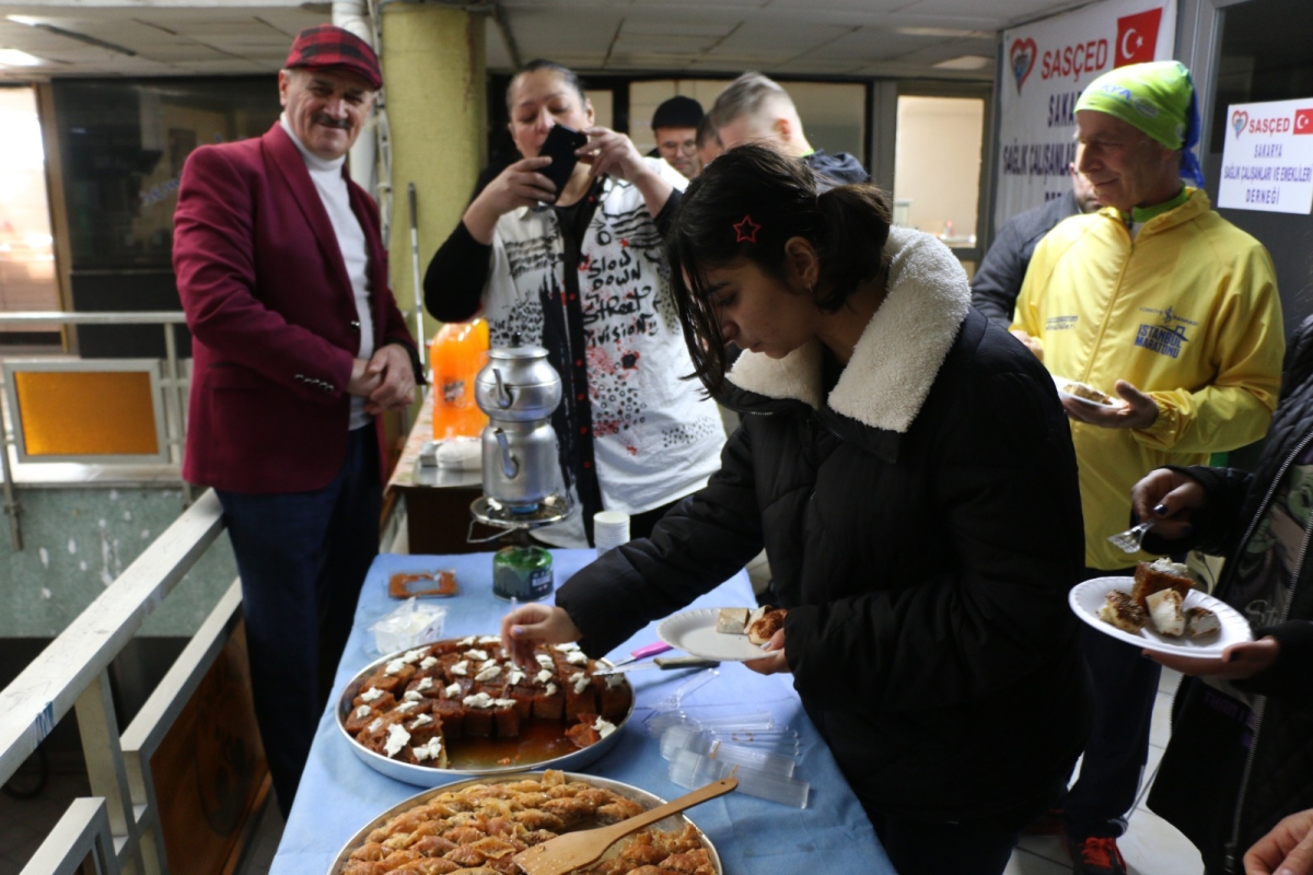 Ada Bisiklet Derneği 1. Yaşını Kutladı! Başkan Yavuz Akova’dan Üyelere Teşekkür Ada Bisiklet Derneği, 19 Ocak 2025 Pazar günü saat 15:00’da dernek binasında bir araya gelerek birinci yıl dönümünü kutladı. Coşkulu bir ortamda