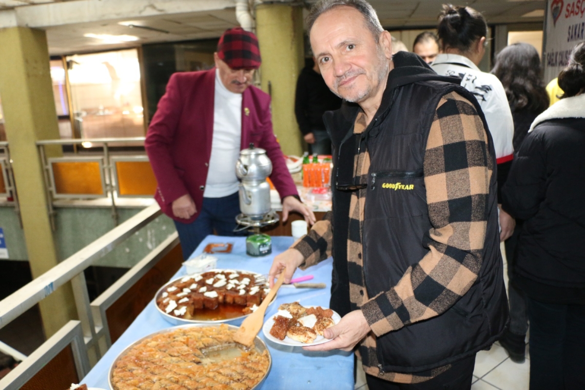 Ada Bisiklet Derneği 1. Yaşını Kutladı! Başkan Yavuz Akova’dan Üyelere Teşekkür Ada Bisiklet Derneği, 19 Ocak 2025 Pazar günü saat 15:00’da dernek binasında bir araya gelerek birinci yıl dönümünü kutladı. Coşkulu bir ortamda
