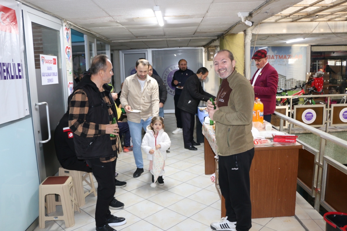 Ada Bisiklet Derneği 1. Yaşını Kutladı! Başkan Yavuz Akova’dan Üyelere Teşekkür Ada Bisiklet Derneği, 19 Ocak 2025 Pazar günü saat 15:00’da dernek binasında bir araya gelerek birinci yıl dönümünü kutladı. Coşkulu bir ortamda