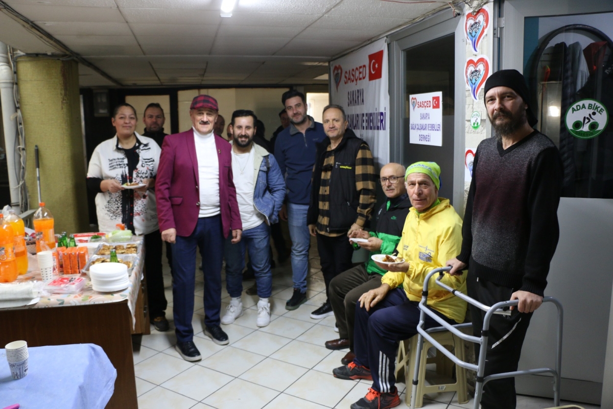 Ada Bisiklet Derneği 1. Yaşını Kutladı! Başkan Yavuz Akova’dan Üyelere Teşekkür Ada Bisiklet Derneği, 19 Ocak 2025 Pazar günü saat 15:00’da dernek binasında bir araya gelerek birinci yıl dönümünü kutladı. Coşkulu bir ortamda