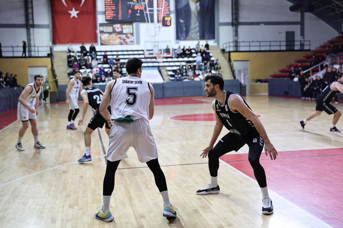 Erkekler Basketbol 2. Ligi 13. Hafta karşılaşmasında Konya Gelişim’i ağırlayan Büyükşehir Basketbol takımı parkeden 78-56’lık skorla galip ayrılarak sezonun ikinci devresinde namağlup yola devam dedi. Galibiyet sayısını 5’e ç