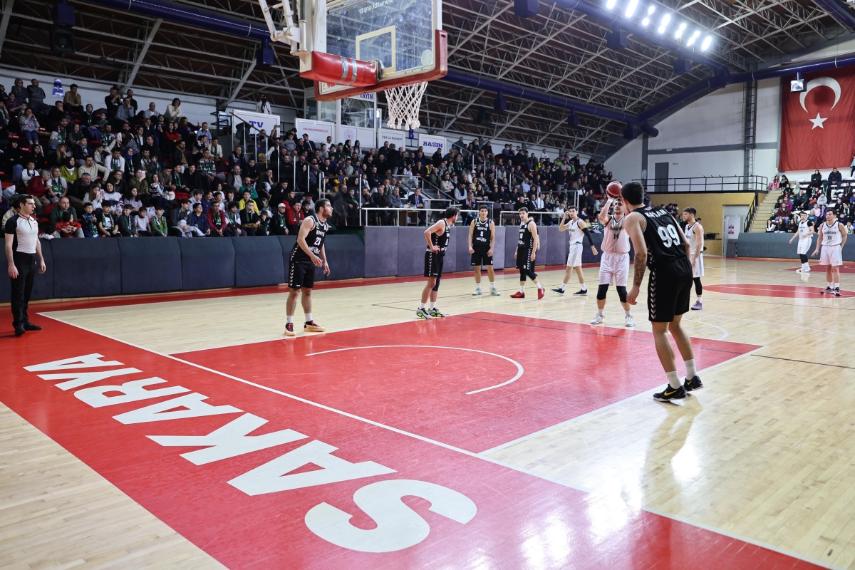 Erkekler Basketbol 2. Ligi 13. Hafta karşılaşmasında Konya Gelişim’i ağırlayan Büyükşehir Basketbol takımı parkeden 78-56’lık skorla galip ayrılarak sezonun ikinci devresinde namağlup yola devam dedi. Galibiyet sayısını 5’e ç