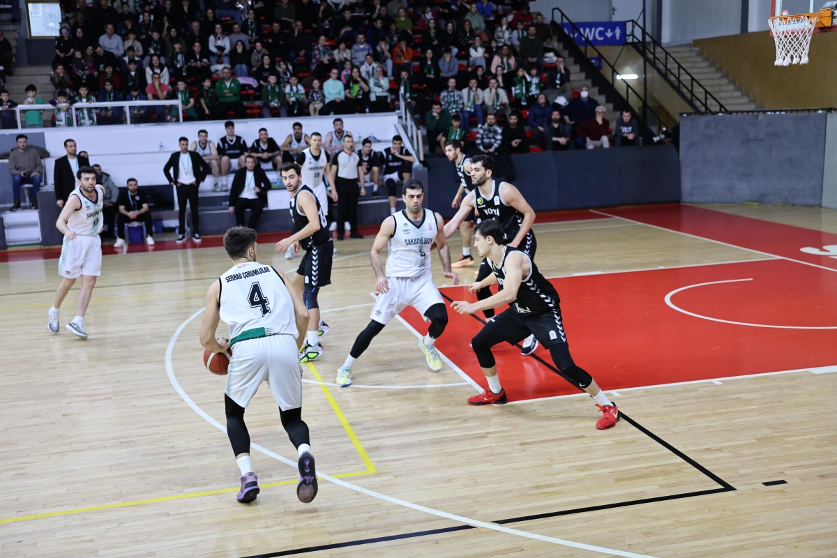 Erkekler Basketbol 2. Ligi 13. Hafta karşılaşmasında Konya Gelişim’i ağırlayan Büyükşehir Basketbol takımı parkeden 78-56’lık skorla galip ayrılarak sezonun ikinci devresinde namağlup yola devam dedi. Galibiyet sayısını 5’e ç