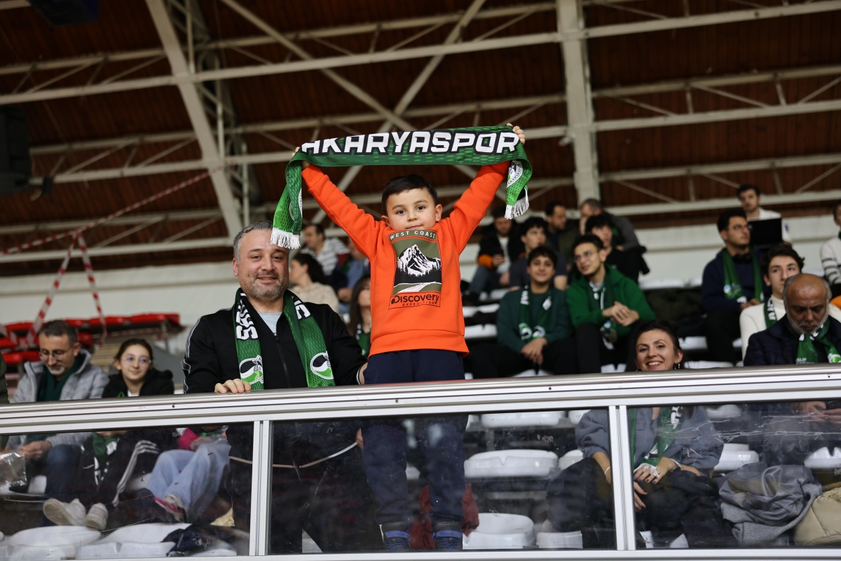 Erkekler Basketbol 2. Ligi 13. Hafta karşılaşmasında Konya Gelişim’i ağırlayan Büyükşehir Basketbol takımı parkeden 78-56’lık skorla galip ayrılarak sezonun ikinci devresinde namağlup yola devam dedi. Galibiyet sayısını 5’e ç