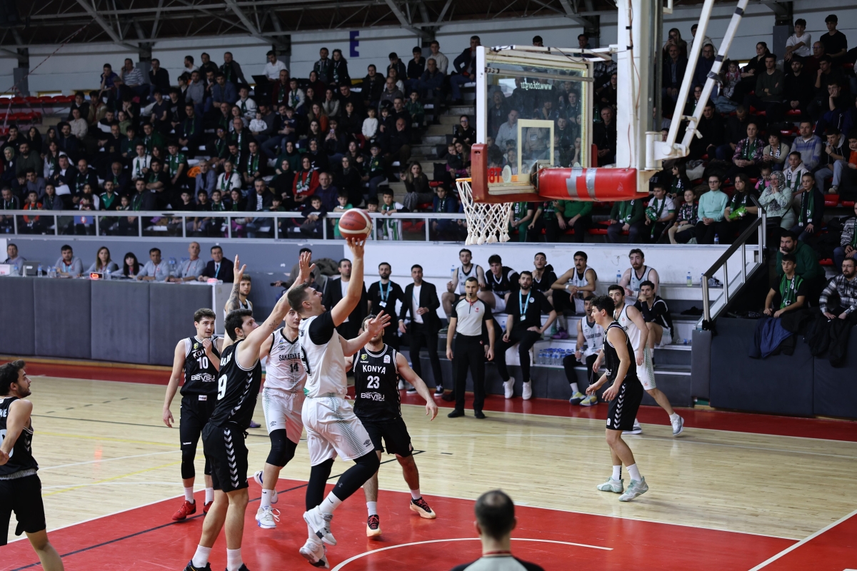 Erkekler Basketbol 2. Ligi 13. Hafta karşılaşmasında Konya Gelişim’i ağırlayan Büyükşehir Basketbol takımı parkeden 78-56’lık skorla galip ayrılarak sezonun ikinci devresinde namağlup yola devam dedi. Galibiyet sayısını 5’e ç