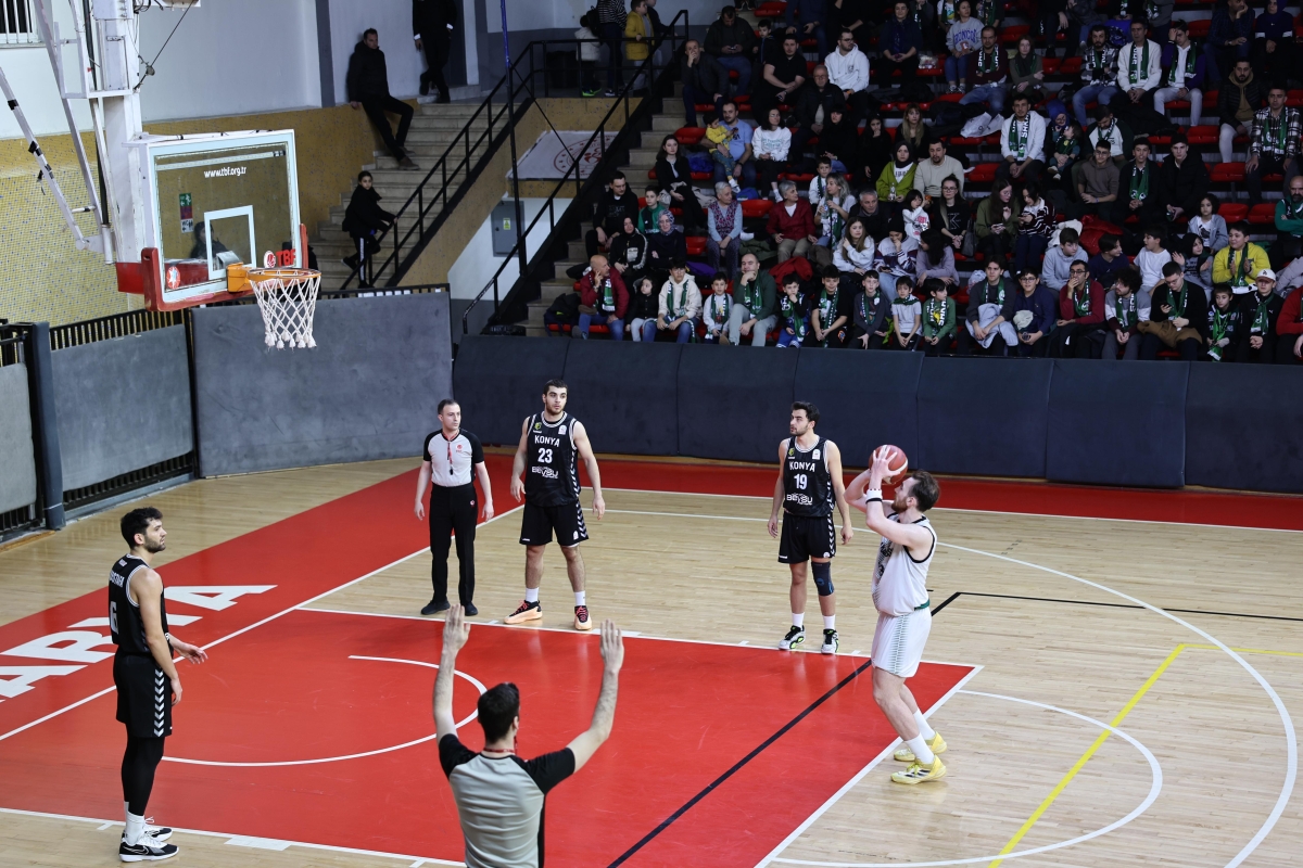 Erkekler Basketbol 2. Ligi 13. Hafta karşılaşmasında Konya Gelişim’i ağırlayan Büyükşehir Basketbol takımı parkeden 78-56’lık skorla galip ayrılarak sezonun ikinci devresinde namağlup yola devam dedi. Galibiyet sayısını 5’e ç