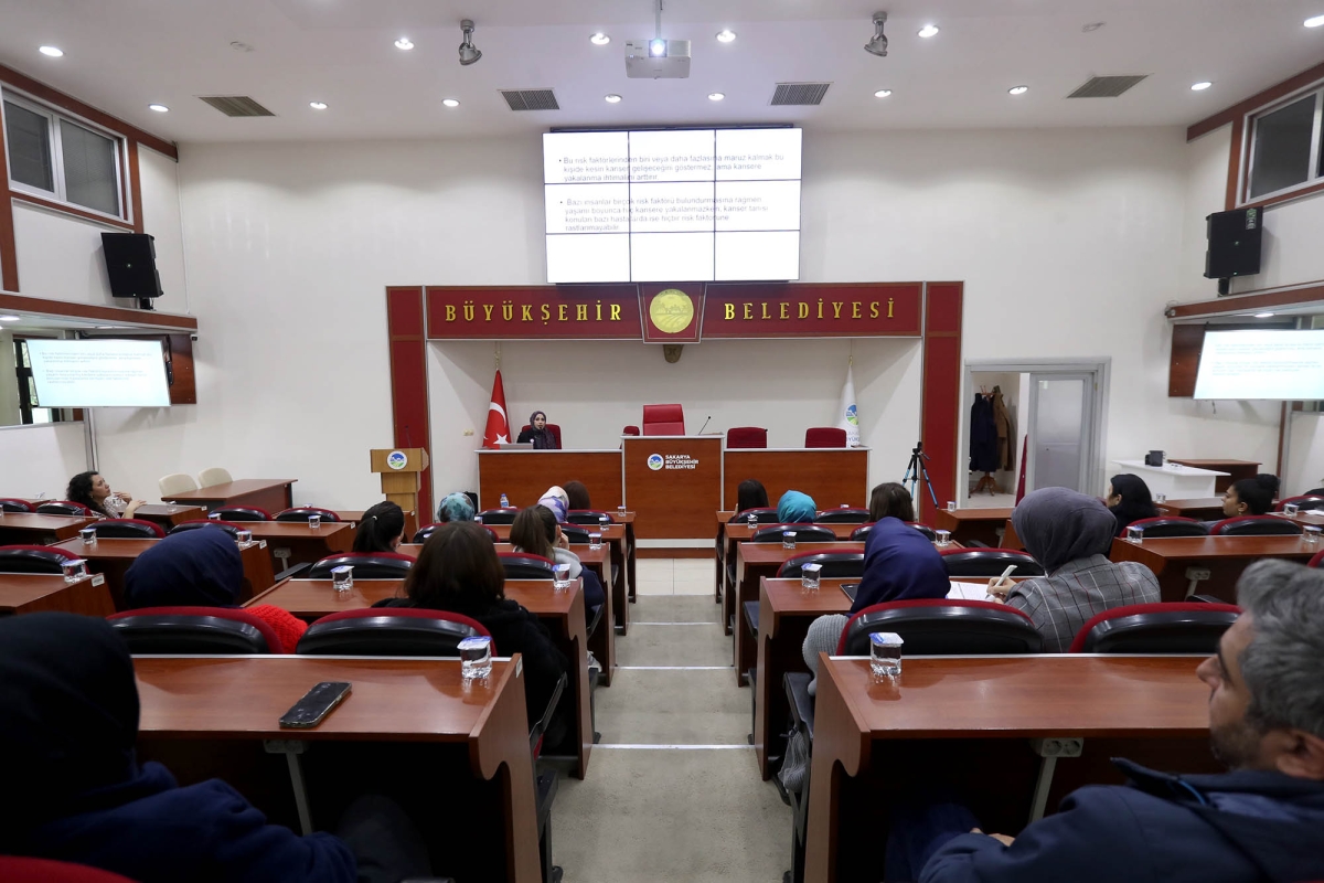Sakarya Büyükşehir Belediyesi, 4 Şubat Dünya Kanser Günü dolayısıyla anlamlı bir farkındalık etkinliğine imza attı. Büyükşehir Belediyesi Tıp Merkezi'nde düzenlenen