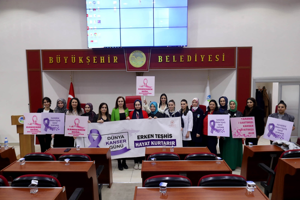 Sakarya Büyükşehir Belediyesi, 4 Şubat Dünya Kanser Günü dolayısıyla anlamlı bir farkındalık etkinliğine imza attı. Büyükşehir Belediyesi Tıp Merkezi'nde düzenlenen