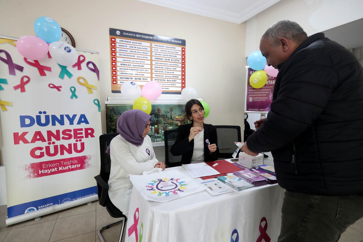 Sakarya Büyükşehir Belediyesi, 4 Şubat Dünya Kanser Günü dolayısıyla anlamlı bir farkındalık etkinliğine imza attı. Büyükşehir Belediyesi Tıp Merkezi'nde düzenlenen