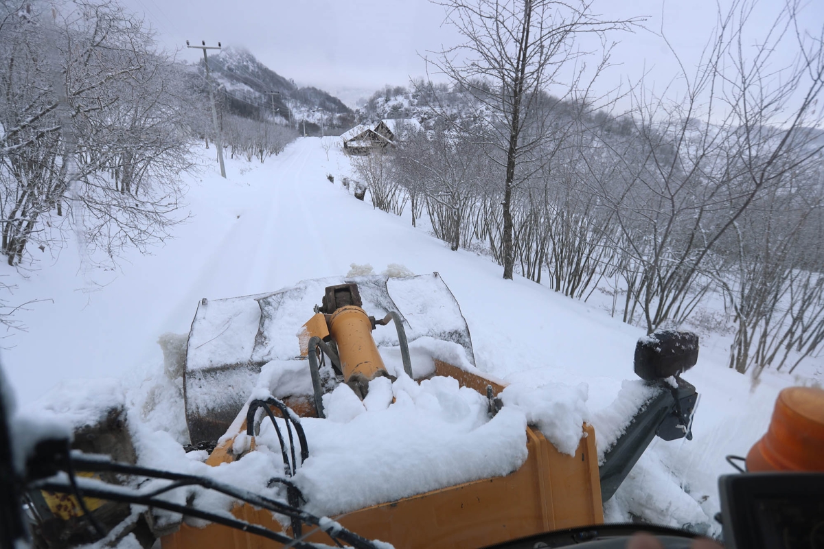 Beyaz Rüya Sakarya'ya Çok Yakıştı Sakarya'da etkili olan kar yağışı, şehri adeta bir kartpostala dönüştürdü. Kar yağışının ardından ortaya çıkan manzaralar, vatandaşları büyüledi.