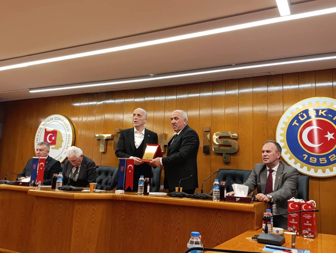 Adapazarı Muhtarlar Derneği, Başkan Bayram Demirci önderliğinde, yönetim kurulu ve muhtarlarla birlikte Ankara'da bir dizi ziyarette bulundu. ( GÜNÜN ÖNE ÇIKAN FOTOĞRAF KARELERİ )