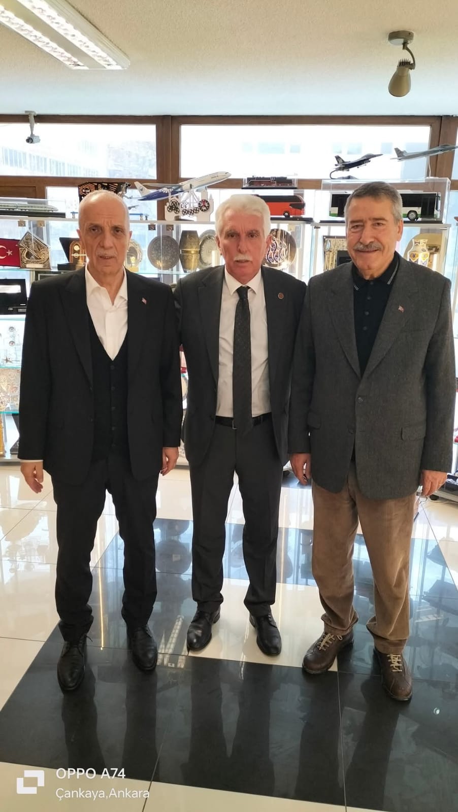 Adapazarı Muhtarlar Derneği, Başkan Bayram Demirci önderliğinde, yönetim kurulu ve muhtarlarla birlikte Ankara'da bir dizi ziyarette bulundu. ( GÜNÜN ÖNE ÇIKAN FOTOĞRAF KARELERİ )