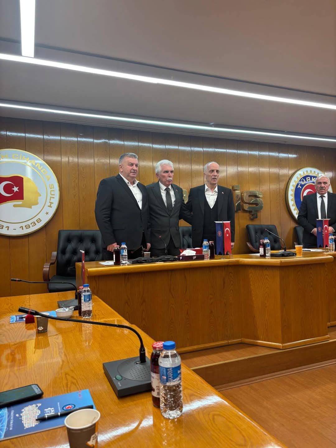 Adapazarı Muhtarlar Derneği, Başkan Bayram Demirci önderliğinde, yönetim kurulu ve muhtarlarla birlikte Ankara'da bir dizi ziyarette bulundu. ( GÜNÜN ÖNE ÇIKAN FOTOĞRAF KARELERİ )