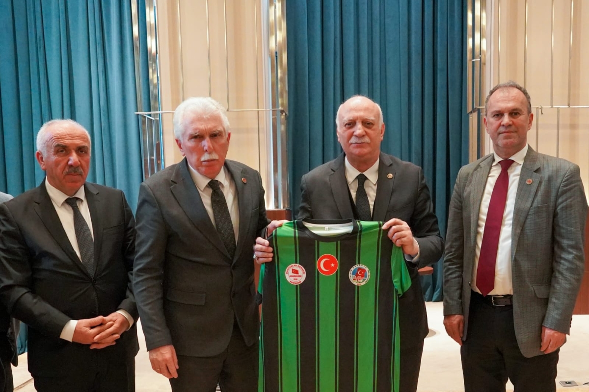 Adapazarı Muhtarlar Derneği, Başkan Bayram Demirci önderliğinde, yönetim kurulu ve muhtarlarla birlikte Ankara'da bir dizi ziyarette bulundu. ( GÜNÜN ÖNE ÇIKAN FOTOĞRAF KARELERİ )
