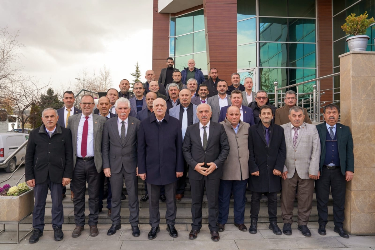Adapazarı Muhtarlar Derneği, Başkan Bayram Demirci önderliğinde, yönetim kurulu ve muhtarlarla birlikte Ankara'da bir dizi ziyarette bulundu. ( GÜNÜN ÖNE ÇIKAN FOTOĞRAF KARELERİ )