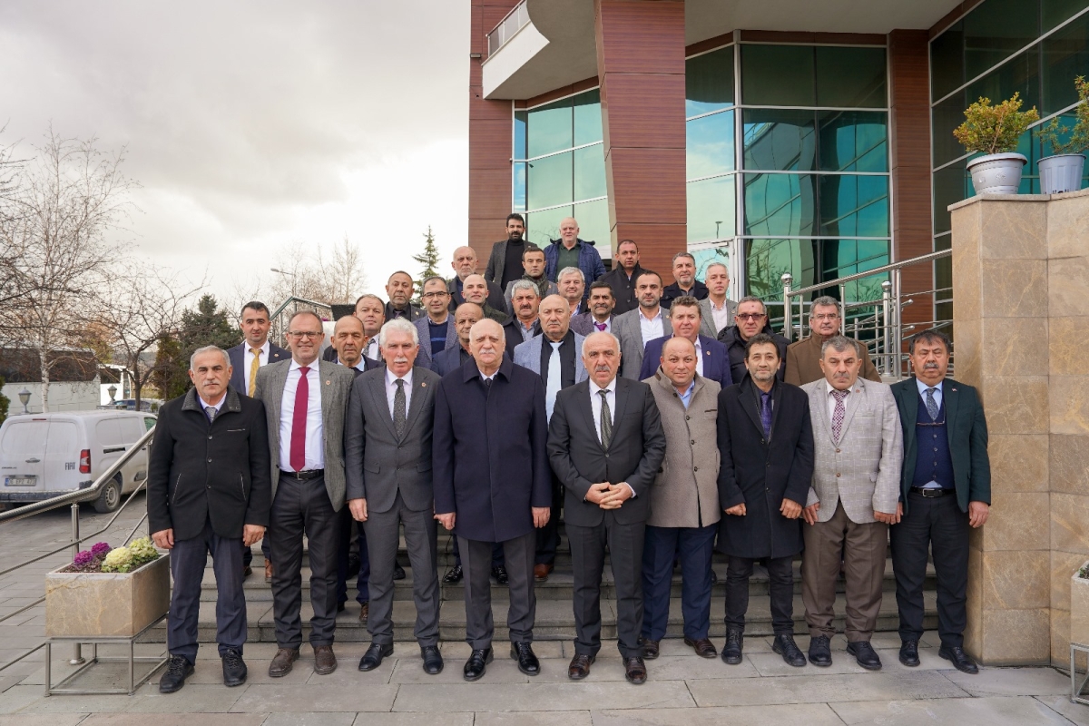 Adapazarı Muhtarlar Derneği, Başkan Bayram Demirci önderliğinde, yönetim kurulu ve muhtarlarla birlikte Ankara'da bir dizi ziyarette bulundu. ( GÜNÜN ÖNE ÇIKAN FOTOĞRAF KARELERİ )