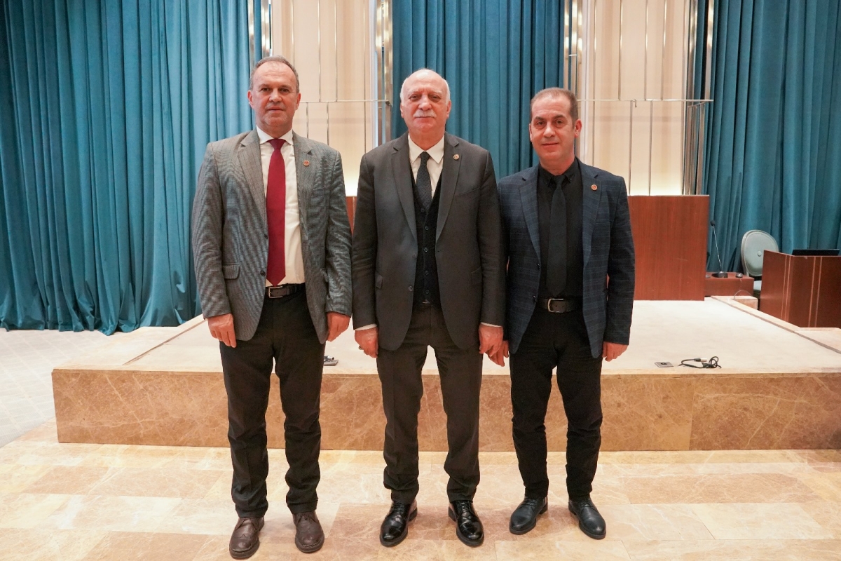 Adapazarı Muhtarlar Derneği, Başkan Bayram Demirci önderliğinde, yönetim kurulu ve muhtarlarla birlikte Ankara'da bir dizi ziyarette bulundu. ( GÜNÜN ÖNE ÇIKAN FOTOĞRAF KARELERİ )