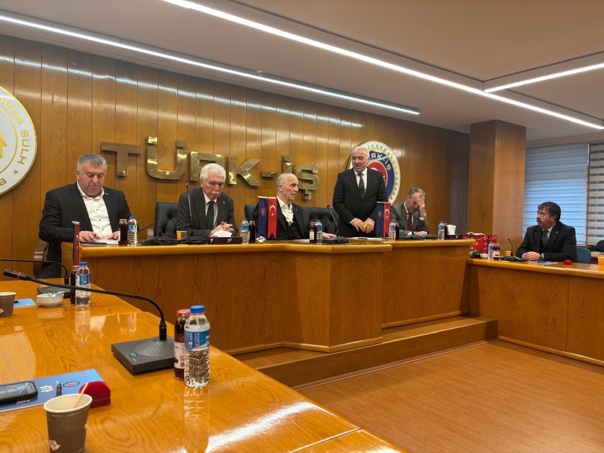 Adapazarı Muhtarlar Derneği, Başkan Bayram Demirci önderliğinde, yönetim kurulu ve muhtarlarla birlikte Ankara'da bir dizi ziyarette bulundu. ( GÜNÜN ÖNE ÇIKAN FOTOĞRAF KARELERİ )