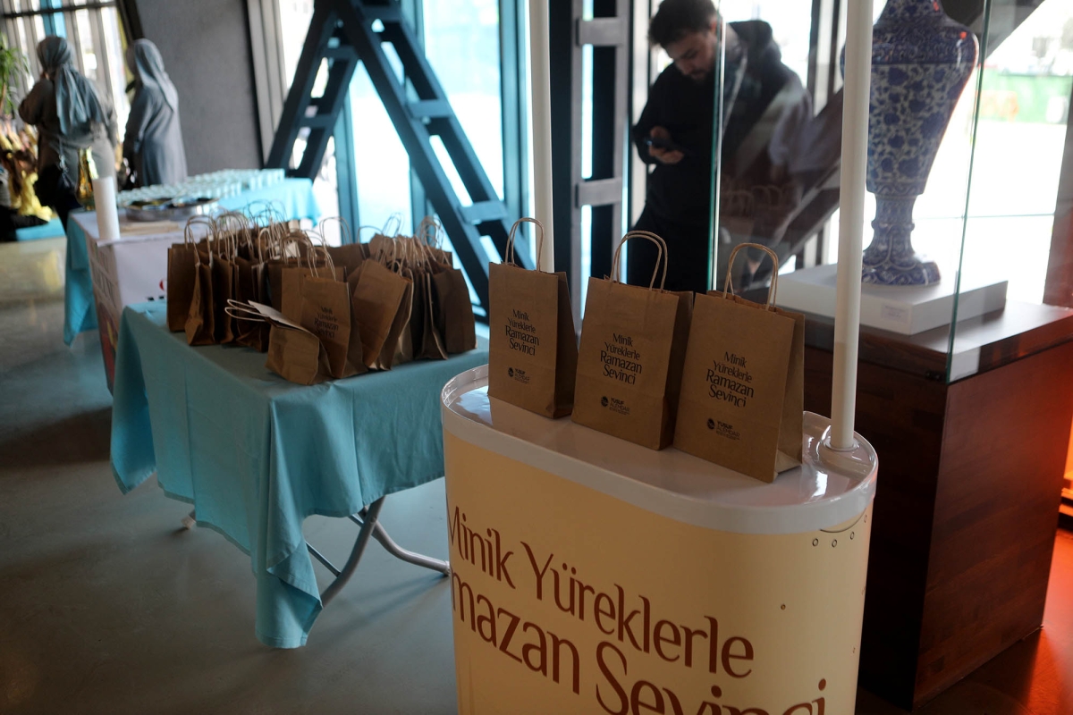 Sakarya Büyükşehir'den Minik Yüreklere Ramazan Sevinci ( GÜNÜN ÖNE ÇIKAN FOTOĞRAF KARELERİ )