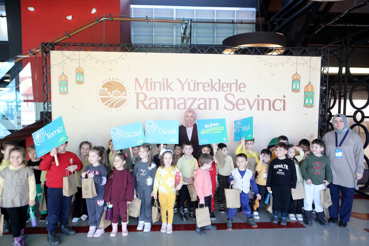 Sakarya Büyükşehir'den Minik Yüreklere Ramazan Sevinci ( GÜNÜN ÖNE ÇIKAN FOTOĞRAF KARELERİ )