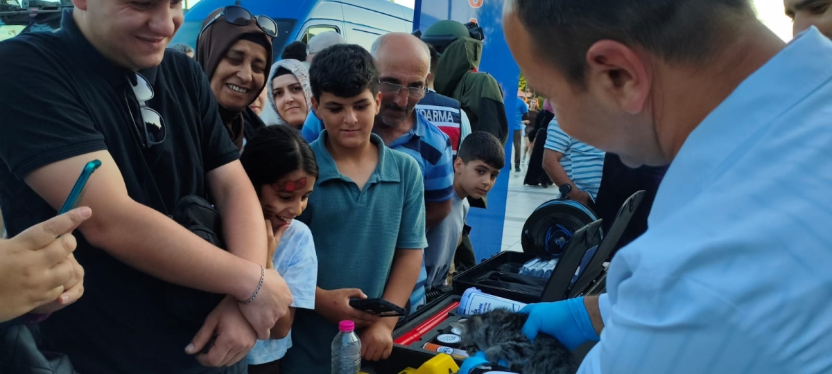 SON DAKİKA: Jandarma Teşkilatı'nın 186. Yıl Coşkusu Sakarya'da Zirve Yaptı! Jandarma Teşkilatı'nın kuruluşunun 186. yıl dönümü, tüm Türkiye'de olduğu gibi Sakarya'da da büyük bir coşkuyla kutlandı. Sakarya İl Jandarma Komutan