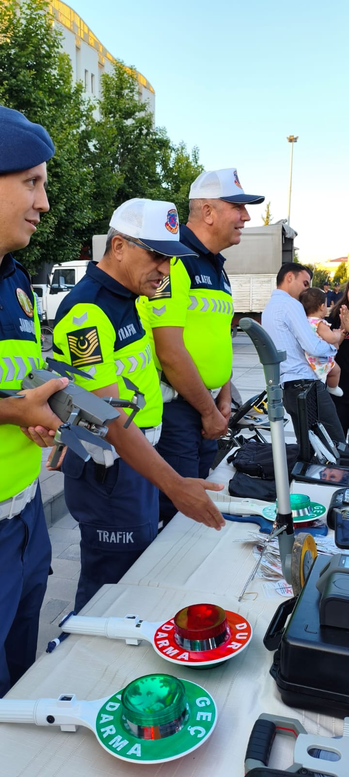 SON DAKİKA: Jandarma Teşkilatı'nın 186. Yıl Coşkusu Sakarya'da Zirve Yaptı! Jandarma Teşkilatı'nın kuruluşunun 186. yıl dönümü, tüm Türkiye'de olduğu gibi Sakarya'da da büyük bir coşkuyla kutlandı. Sakarya İl Jandarma Komutan