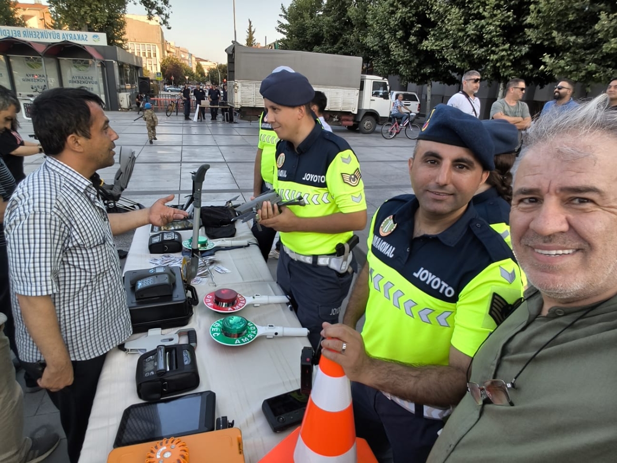 SON DAKİKA: Jandarma Teşkilatı'nın 186. Yıl Coşkusu Sakarya'da Zirve Yaptı! Jandarma Teşkilatı'nın kuruluşunun 186. yıl dönümü, tüm Türkiye'de olduğu gibi Sakarya'da da büyük bir coşkuyla kutlandı. Sakarya İl Jandarma Komutan