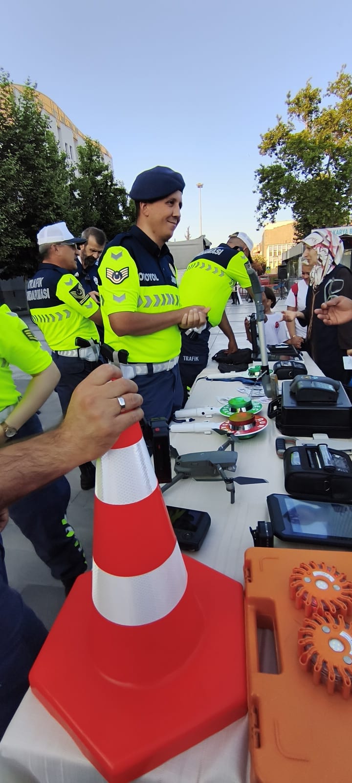 SON DAKİKA: Jandarma Teşkilatı'nın 186. Yıl Coşkusu Sakarya'da Zirve Yaptı! Jandarma Teşkilatı'nın kuruluşunun 186. yıl dönümü, tüm Türkiye'de olduğu gibi Sakarya'da da büyük bir coşkuyla kutlandı. Sakarya İl Jandarma Komutan