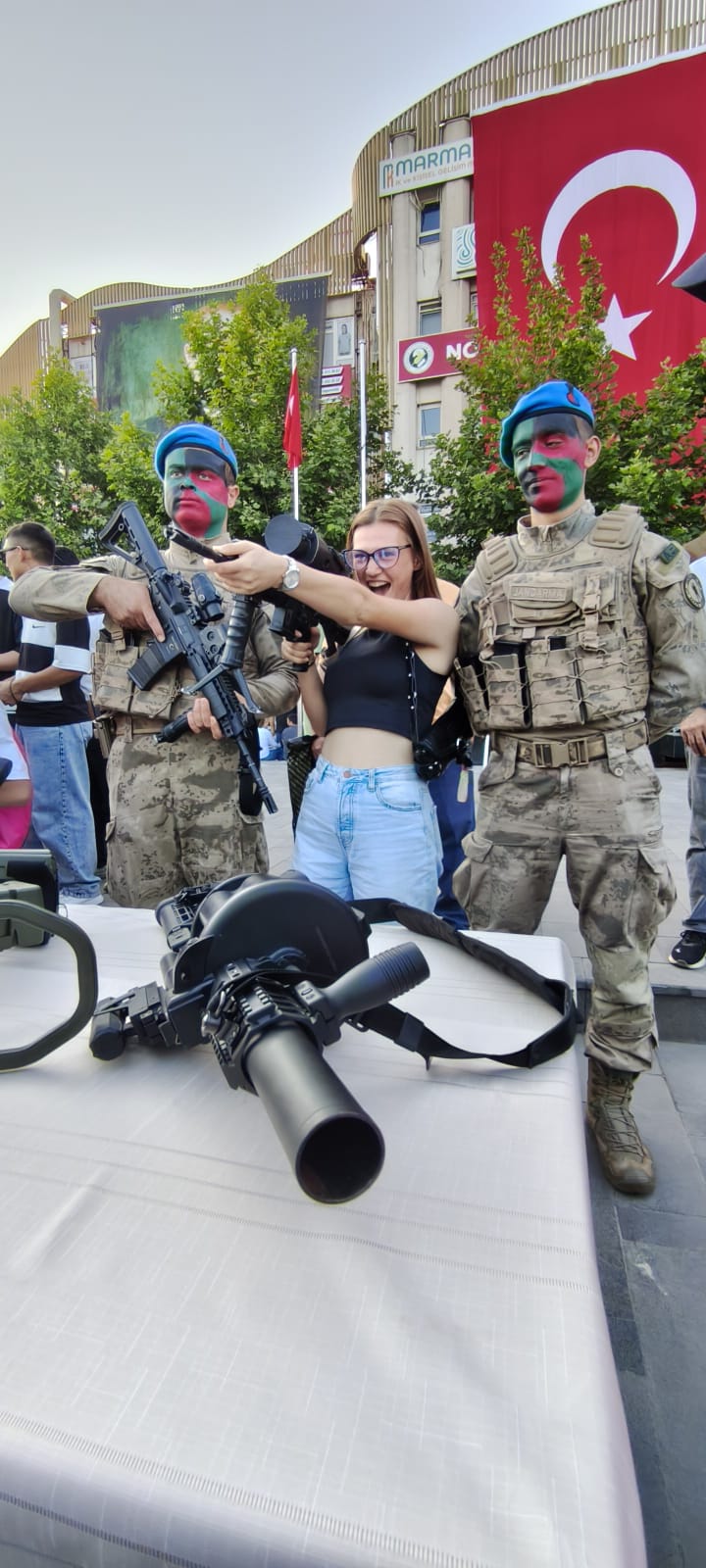 SON DAKİKA: Jandarma Teşkilatı'nın 186. Yıl Coşkusu Sakarya'da Zirve Yaptı! Jandarma Teşkilatı'nın kuruluşunun 186. yıl dönümü, tüm Türkiye'de olduğu gibi Sakarya'da da büyük bir coşkuyla kutlandı. Sakarya İl Jandarma Komutan
