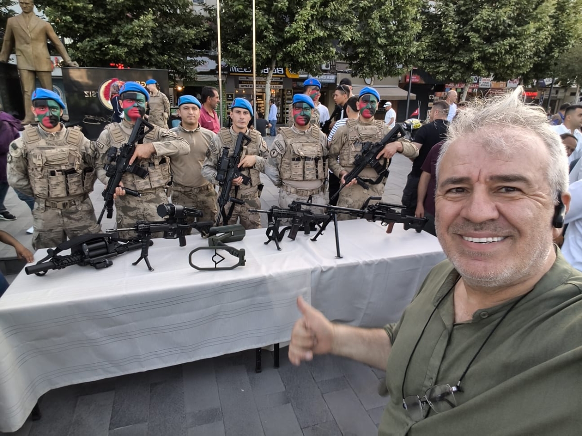 SON DAKİKA: Jandarma Teşkilatı'nın 186. Yıl Coşkusu Sakarya'da Zirve Yaptı! Jandarma Teşkilatı'nın kuruluşunun 186. yıl dönümü, tüm Türkiye'de olduğu gibi Sakarya'da da büyük bir coşkuyla kutlandı. Sakarya İl Jandarma Komutan