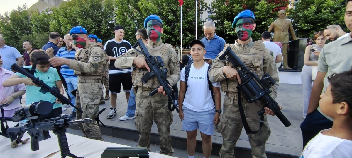 SON DAKİKA: Jandarma Teşkilatı'nın 186. Yıl Coşkusu Sakarya'da Zirve Yaptı! Jandarma Teşkilatı'nın kuruluşunun 186. yıl dönümü, tüm Türkiye'de olduğu gibi Sakarya'da da büyük bir coşkuyla kutlandı. Sakarya İl Jandarma Komutan
