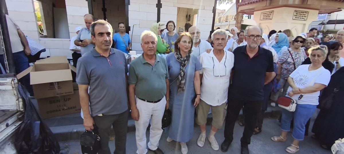 CHP Sakarya İl Kadın Kolları Aşure Dağıtımı Yoğun Katılımla Gerçekleşti ( GÜNÜN ÖNE ÇIKAN FOTOĞRAF KARELERİ )