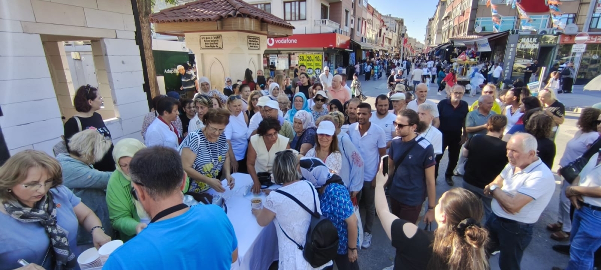 CHP Sakarya İl Kadın Kolları Aşure Dağıtımı Yoğun Katılımla Gerçekleşti ( GÜNÜN ÖNE ÇIKAN FOTOĞRAF KARELERİ )