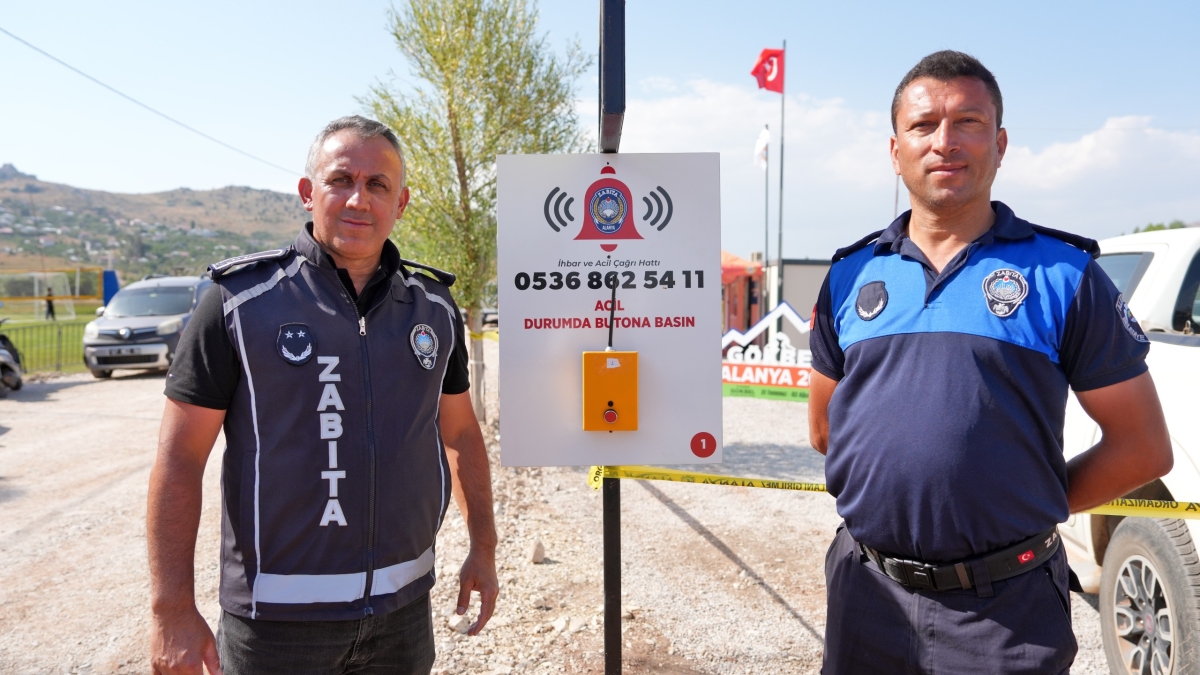 Alanya Belediyesi'nin bu yıl birçok ilke imza atarak 4 güne yaydığı 19. Geleneksel Gökbel Yağlı Pehlivan Güreşleri ve Festivali coşkuyla başladı. ( GÜNÜN ÖNE ÇIKAN FOTOĞRAF KARELERİ)