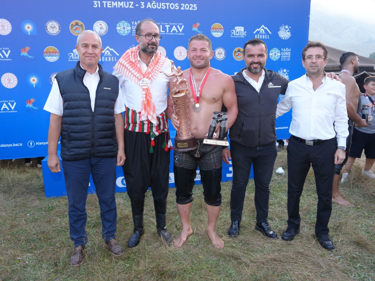 Alanya Belediyesi tarafından bu yıl 4 güne çıkarılan 19. Geleneksel Gökbel Yağlı Pehlivan Güreşleri ve Festivali, 56 başpehlivan ve 567 güreşçinin katılımıyla sona erdi. FOTOĞRAF KARELERİ
