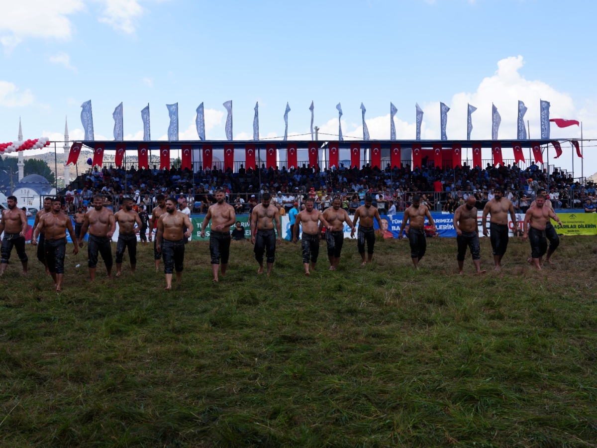 Alanya Belediyesi tarafından bu yıl 4 güne çıkarılan 19. Geleneksel Gökbel Yağlı Pehlivan Güreşleri ve Festivali, 56 başpehlivan ve 567 güreşçinin katılımıyla sona erdi. FOTOĞRAF KARELERİ